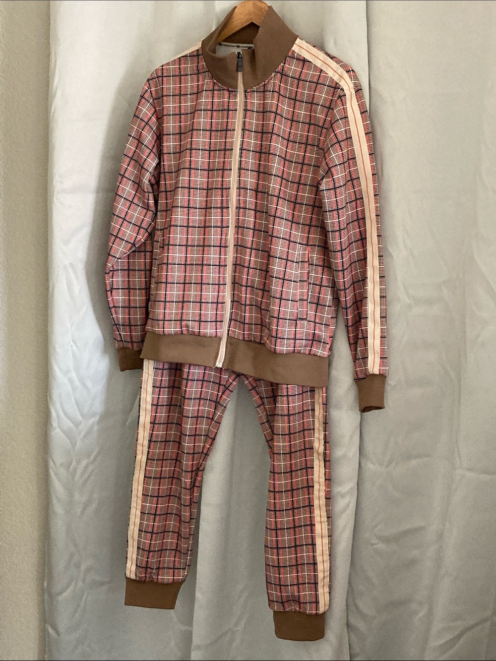 Men’s Medium Plaid Zip-Front track Set